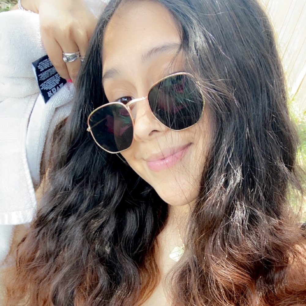 Meet your Posher, Ebony